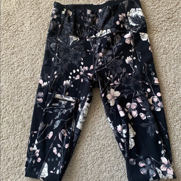 Victoria Secret Pocket 7/8 Tight - Picture 3 of 3